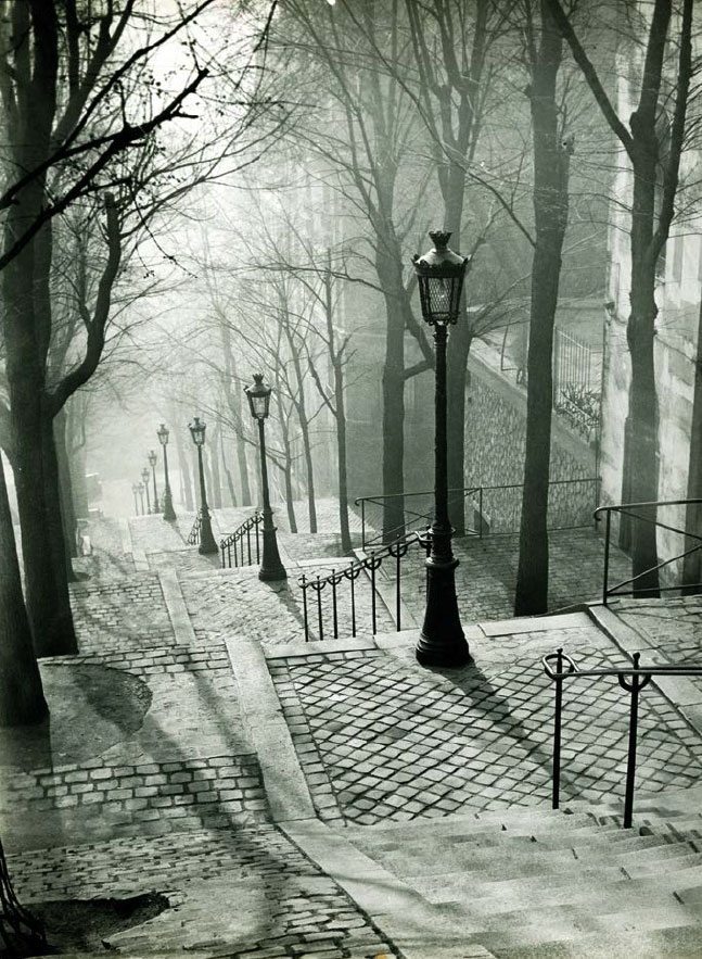 Montmartre, 1932 © Estate Brassaï