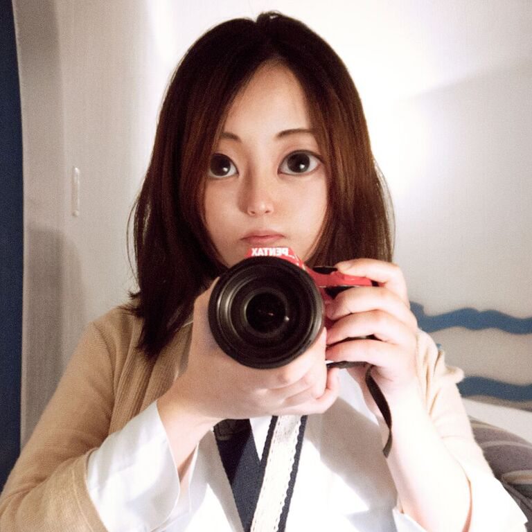 HITOMI MAEHASHI, Selfie 01, 2015, Print on Plexiglass, 33,3x33,3cm