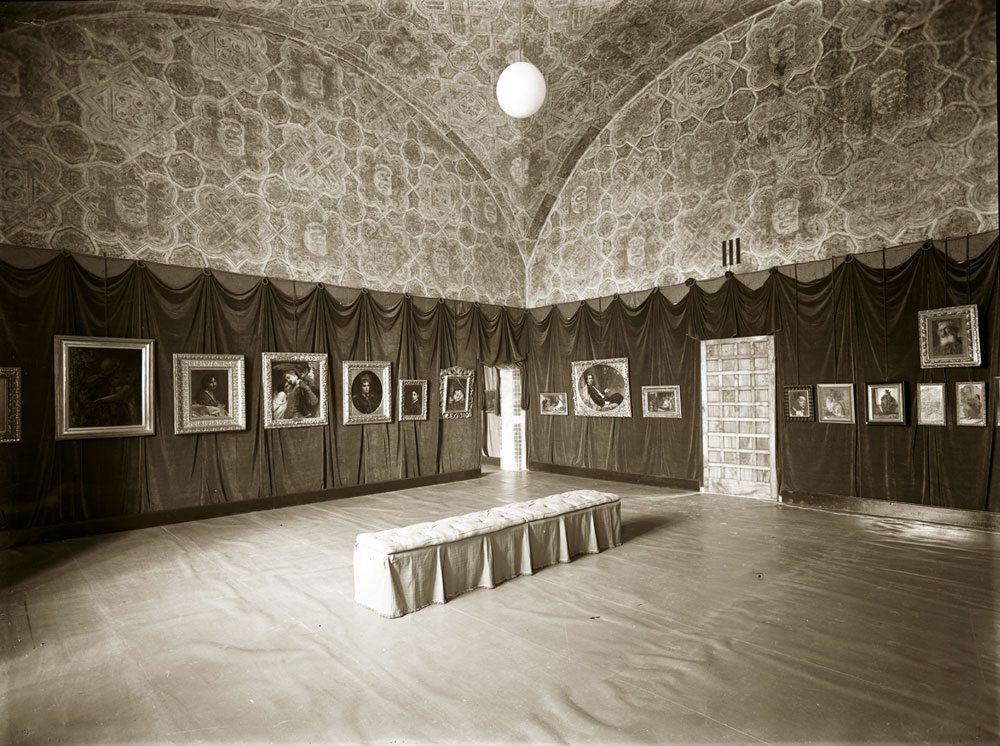 Una delle sale del Castello Visconteo che ospitano la mostra