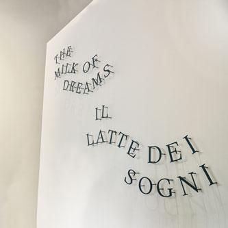 Biennale Arte 2022 “Il latte dei sogni”. L’ingresso all’Arsenale