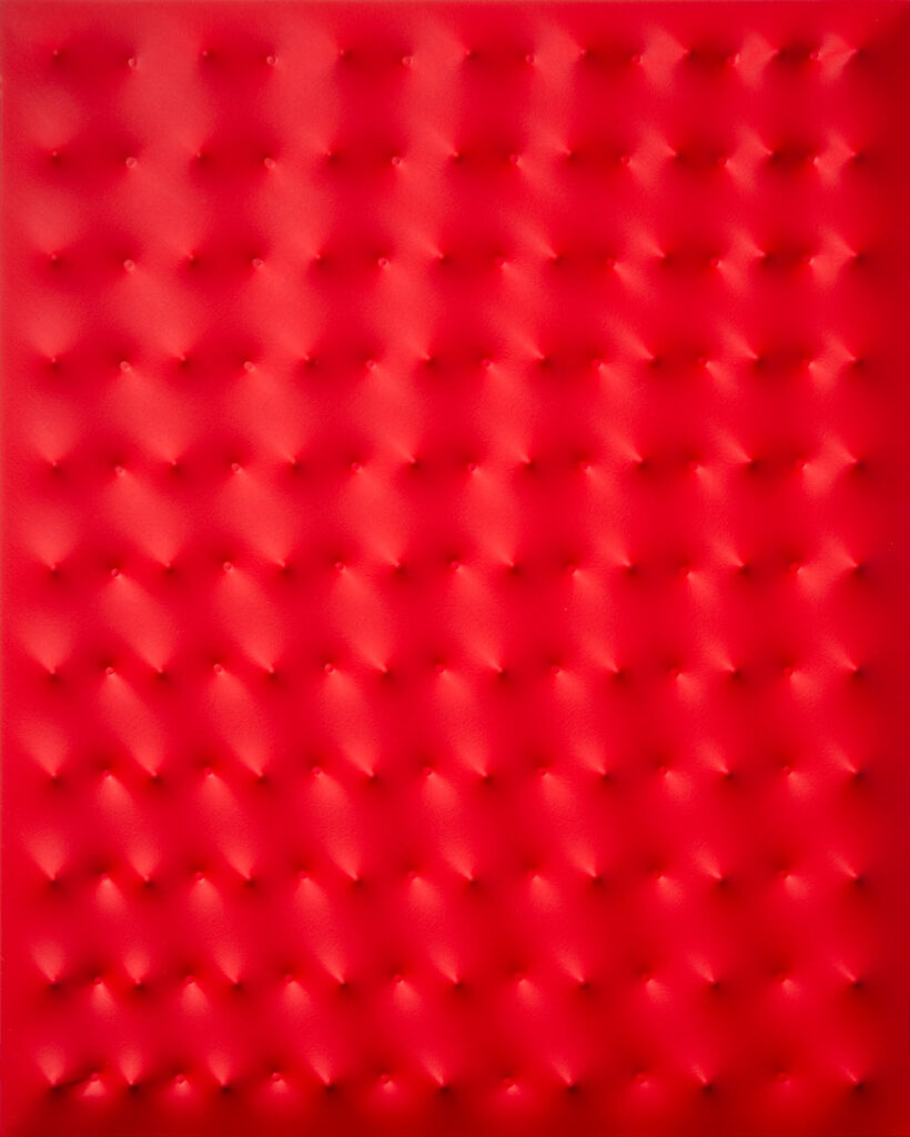Enrico Castellani “Superficie rossa”, 2013 Acrilico su tela, 100x80 cm. Ph. Studio Paolo Vandrasch